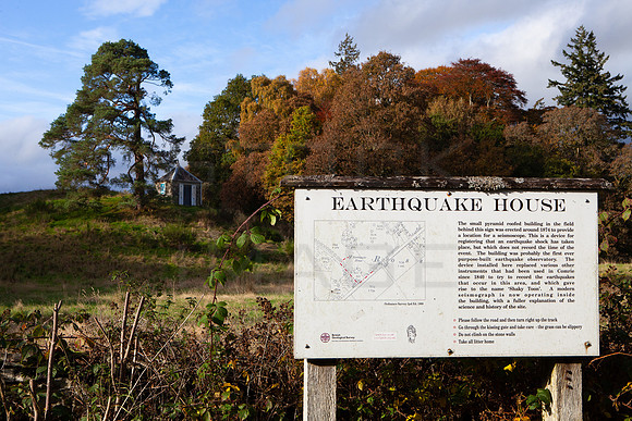 Earthquake House and Information Board_2359-5D-autumn