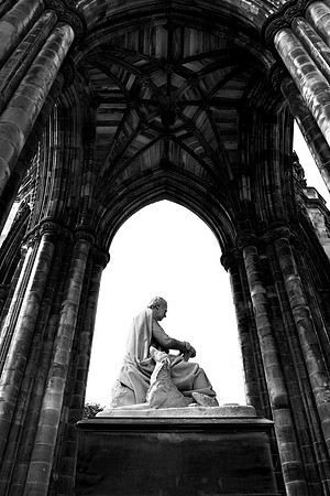 Sir Walter Scott Statue_Edinburgh_file_1855