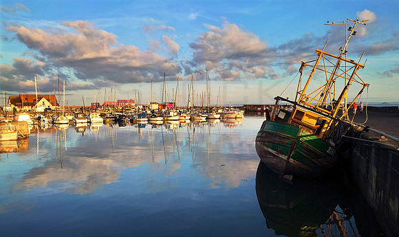 Fishing Boat in Anstruther Harbour_7555