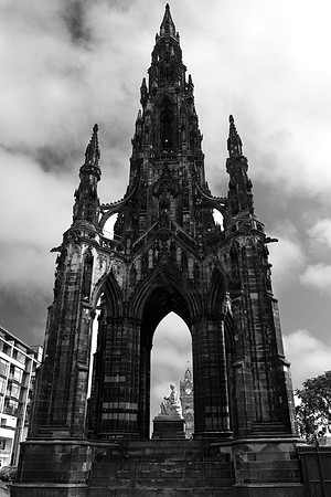 Sir Walter Scott Statue_Edinburgh_file_1831
