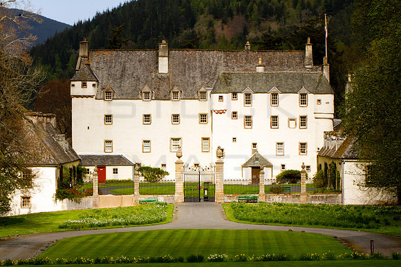 Traquair House in Sunlight_3524_7D_local