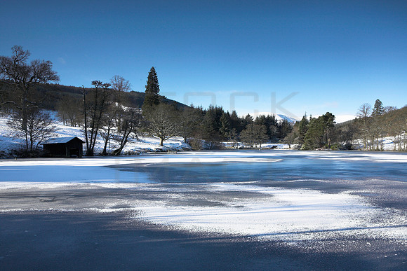 Frozen Loch at Stobo_3722