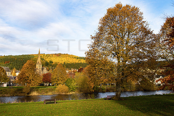 S Andrews Leckie Parish Church in Autumn Light_5665_90D