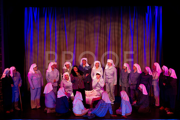 sister-act-groups-7D-0114