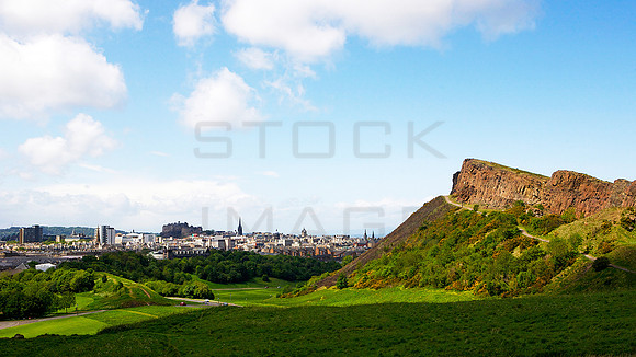 Edinburgh Skyline and the Craggs_9780