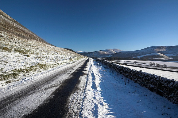 Heading for Cademuir in Winter_2543