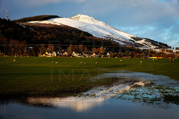 Snow-capped Lee Pen Reflected_1860